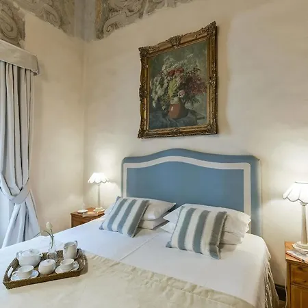 Tintoretto Frescoed Loft In The Oltrarno Apartment